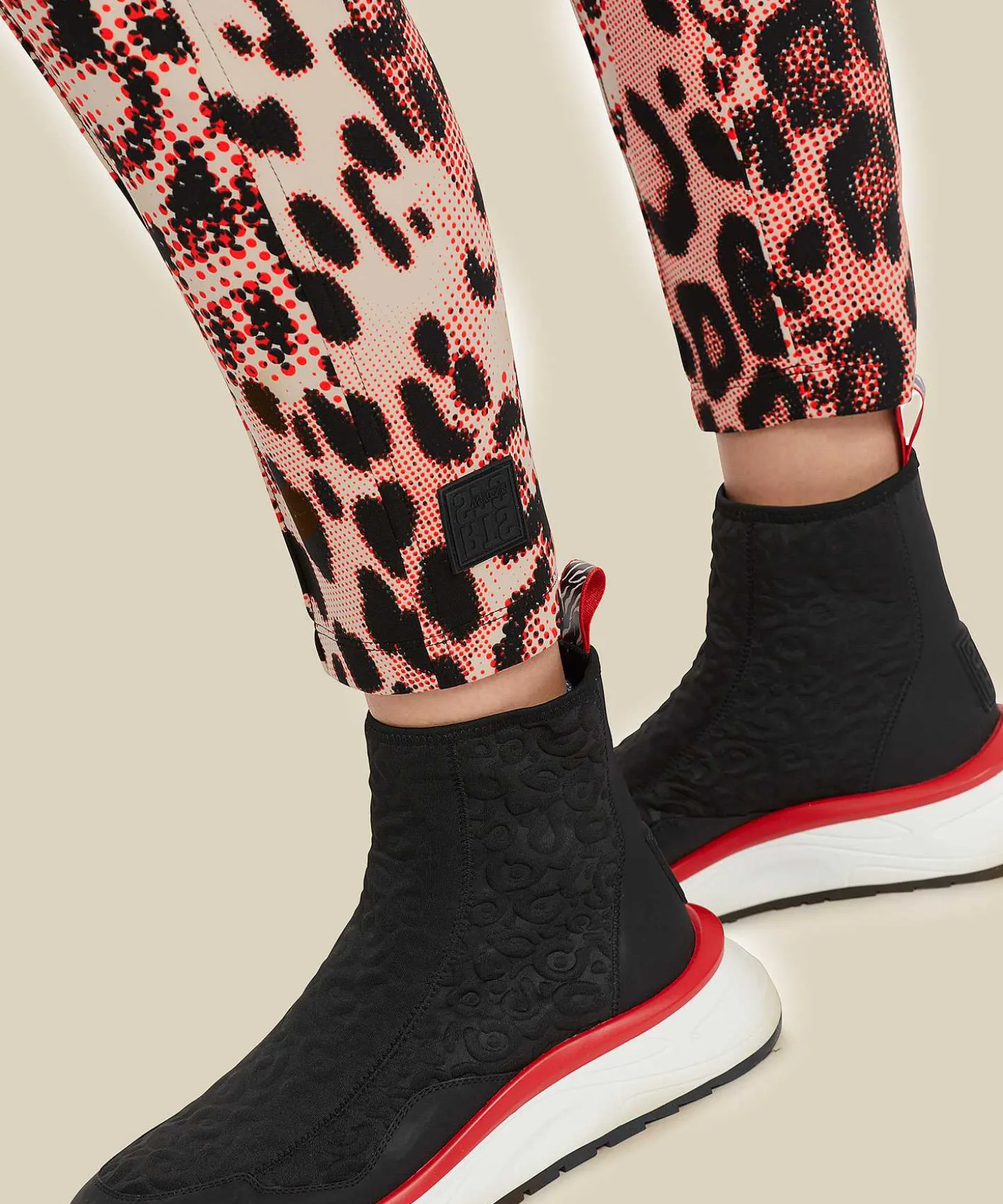 marc_cain_sports_scuba_tr_0-1.webp Scuba Tregging Panther Print Sofia*Marc Cain Sports Sale
