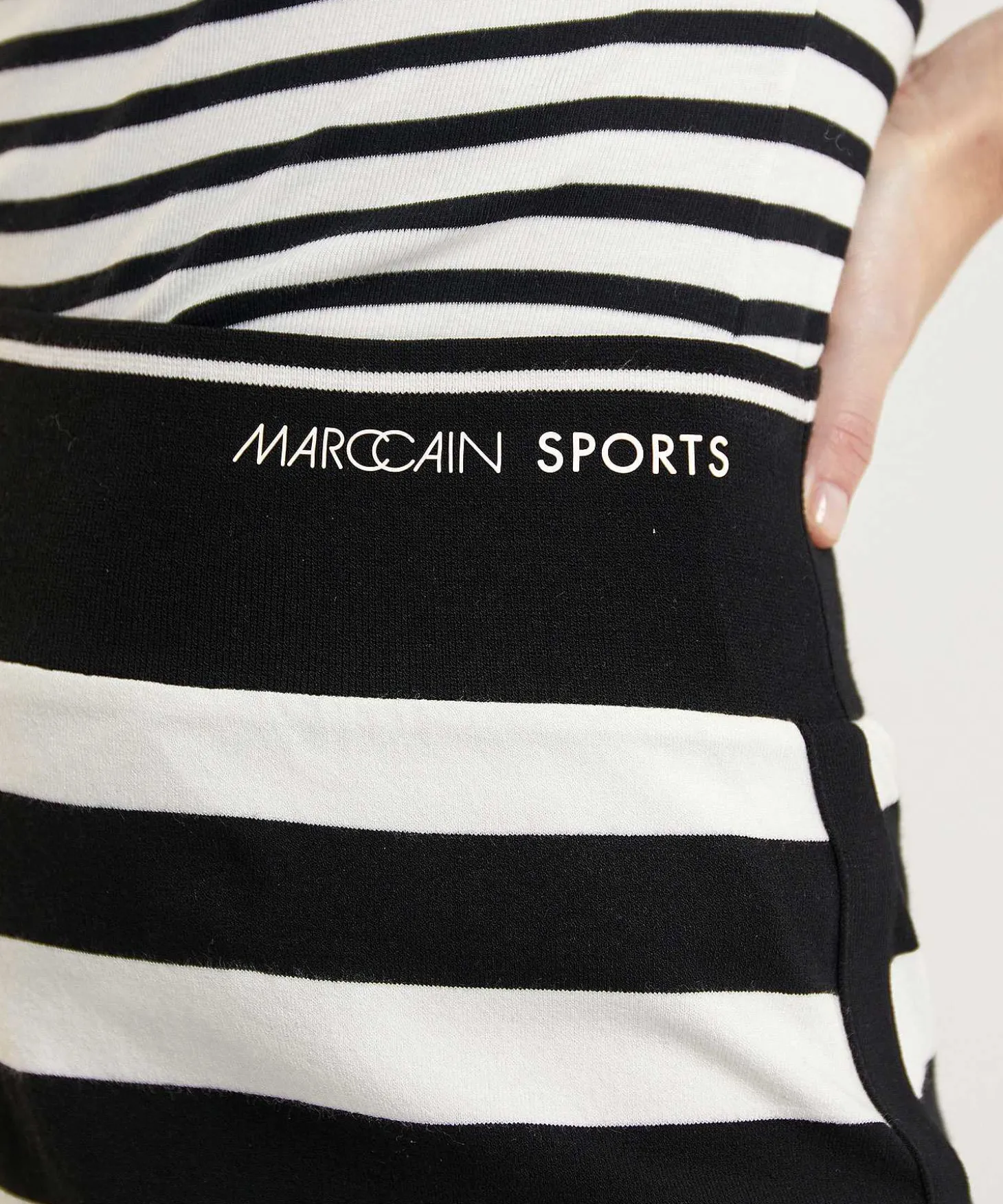 marc_cain_sports_skirt_st_2.webp Skirt Stripes*Marc Cain Sports Store