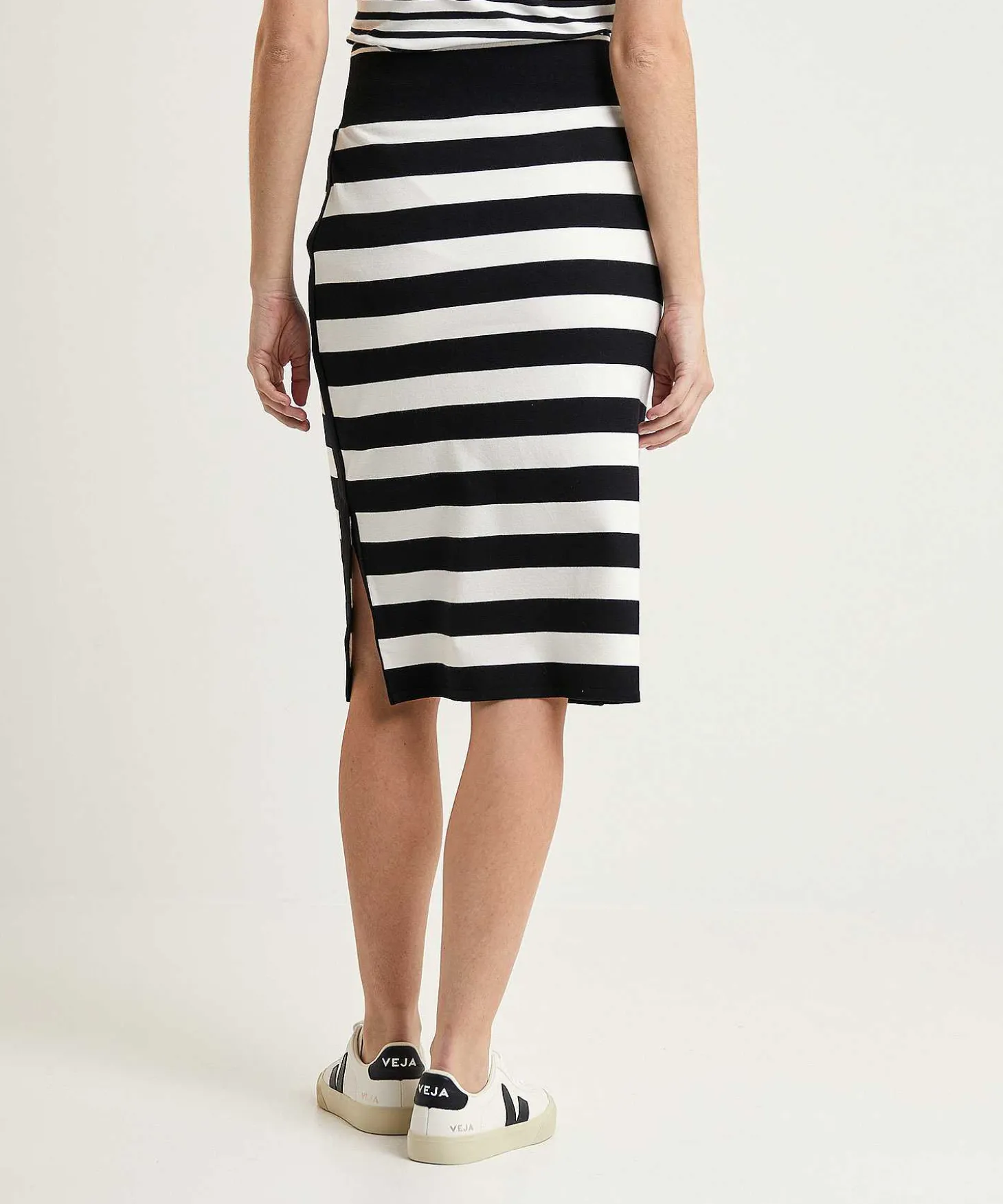 marc_cain_sports_skirt_st_3.webp Skirt Stripes*Marc Cain Sports Store