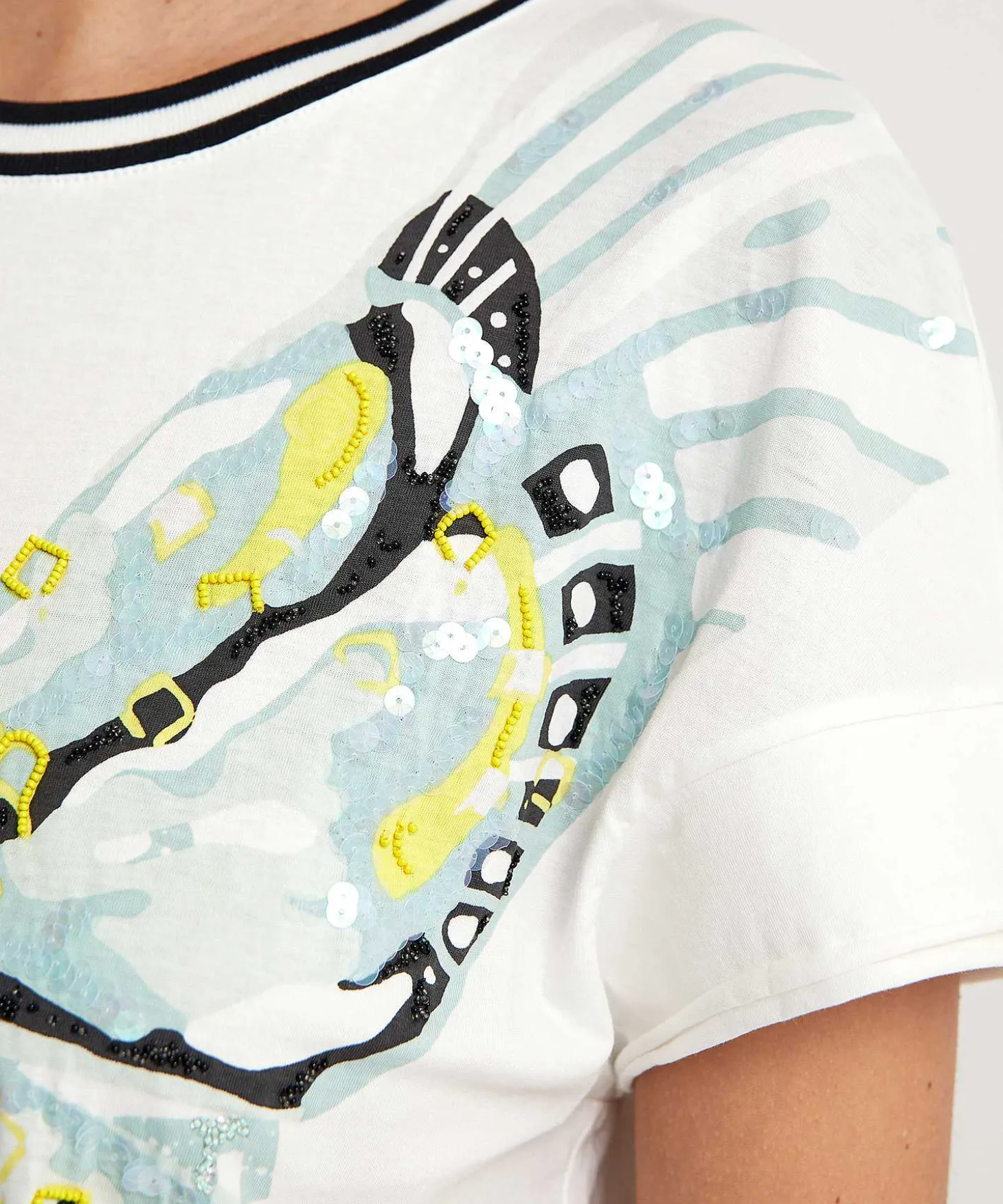 marc_cain_sports_tshirt_d_1.webp T-Shirt Dragonfly Print*Marc Cain Sports Outlet