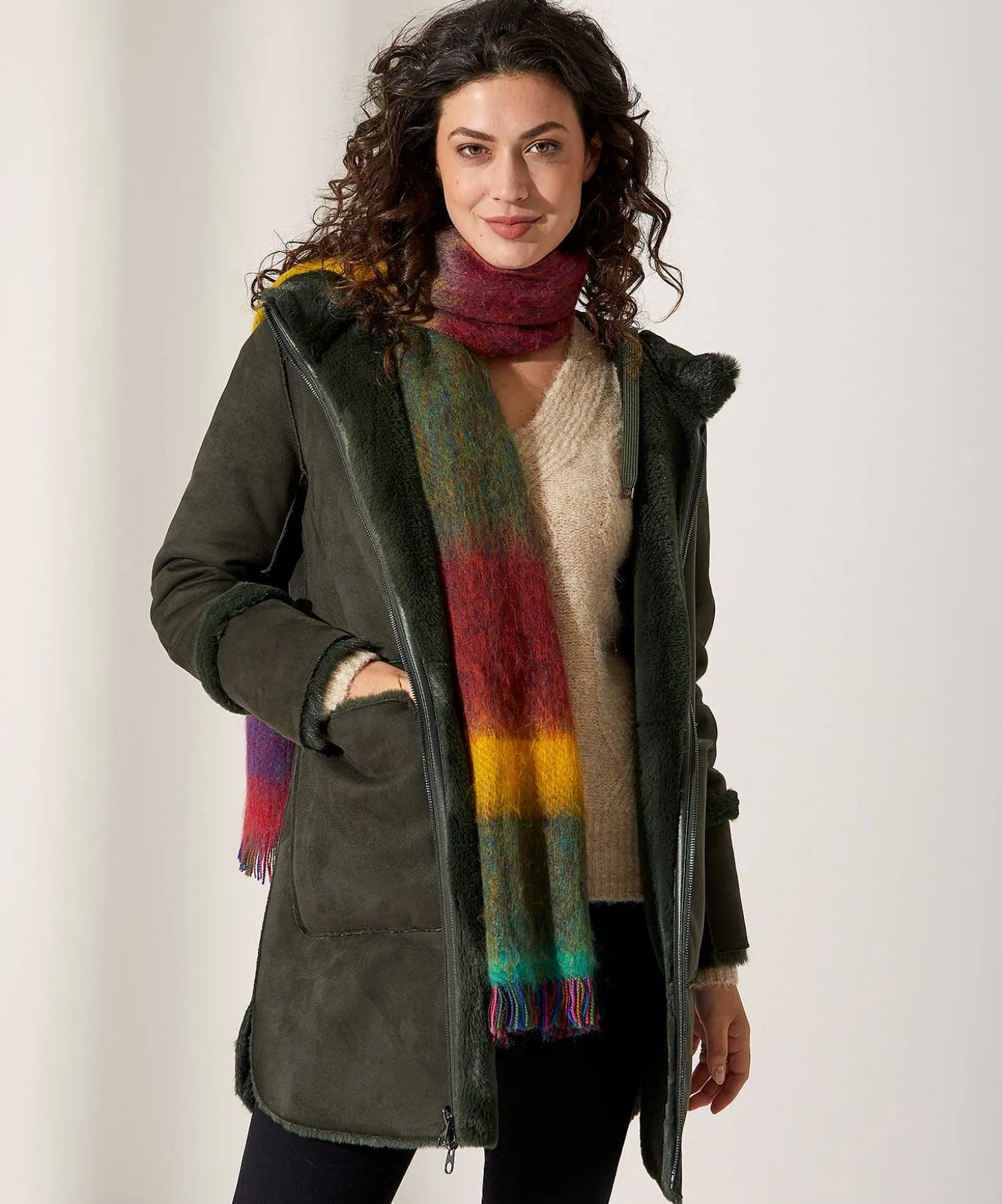 milestone_reversible_fun__1.webp Reversible Fun Fur Jacket Maggy*Milestone Shop