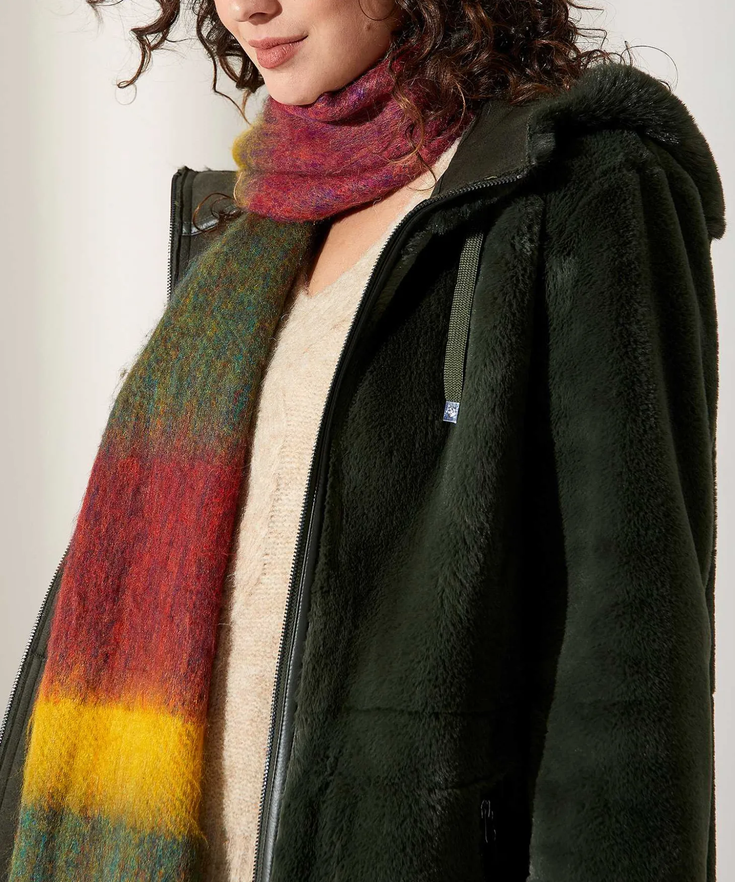 milestone_reversible_fun__3.webp Reversible Fun Fur Jacket Maggy*Milestone Shop