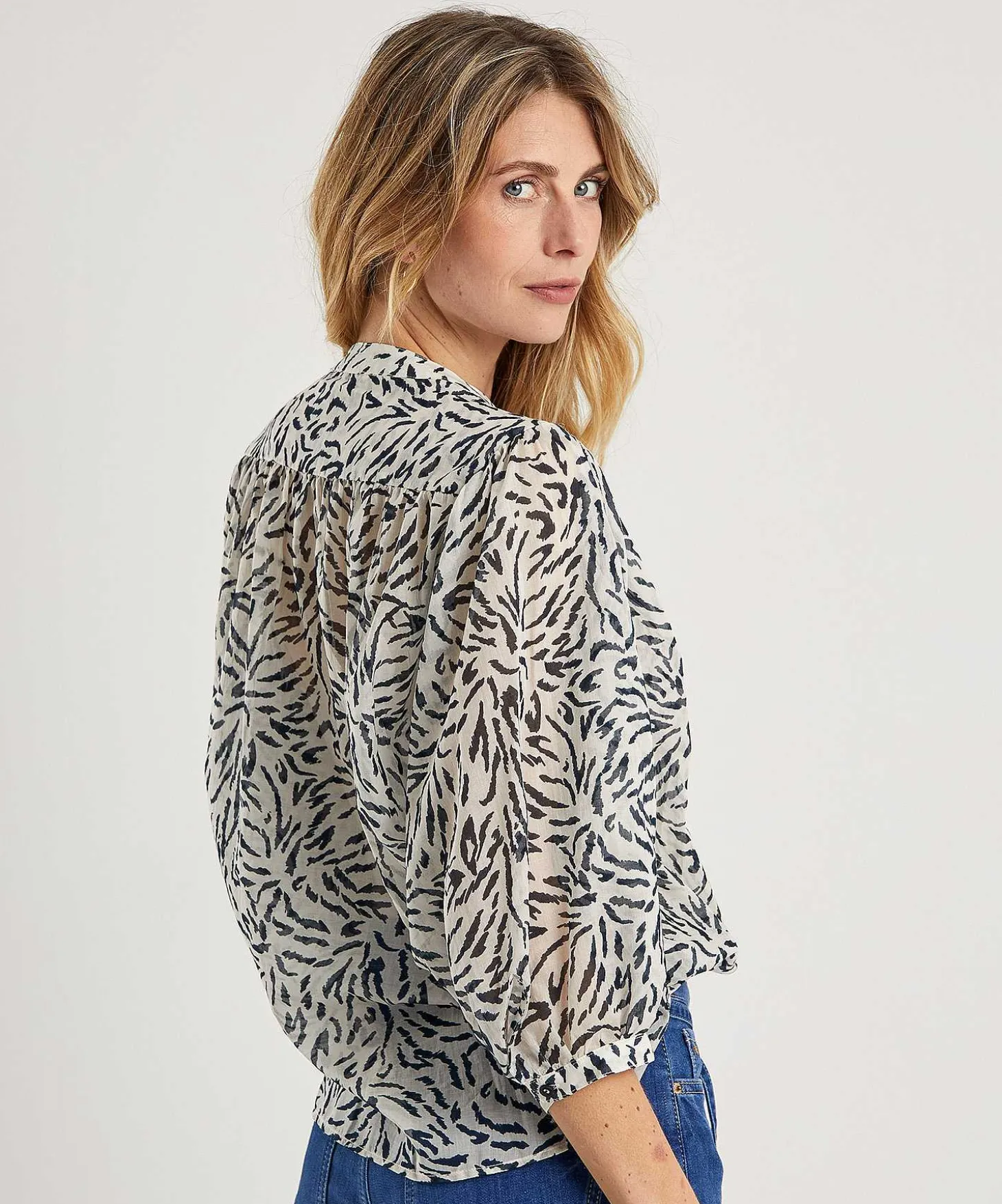 moscow_cotton_voile_blous_0.webp Cotton Voile Blouse Butterfly*Moscow Online