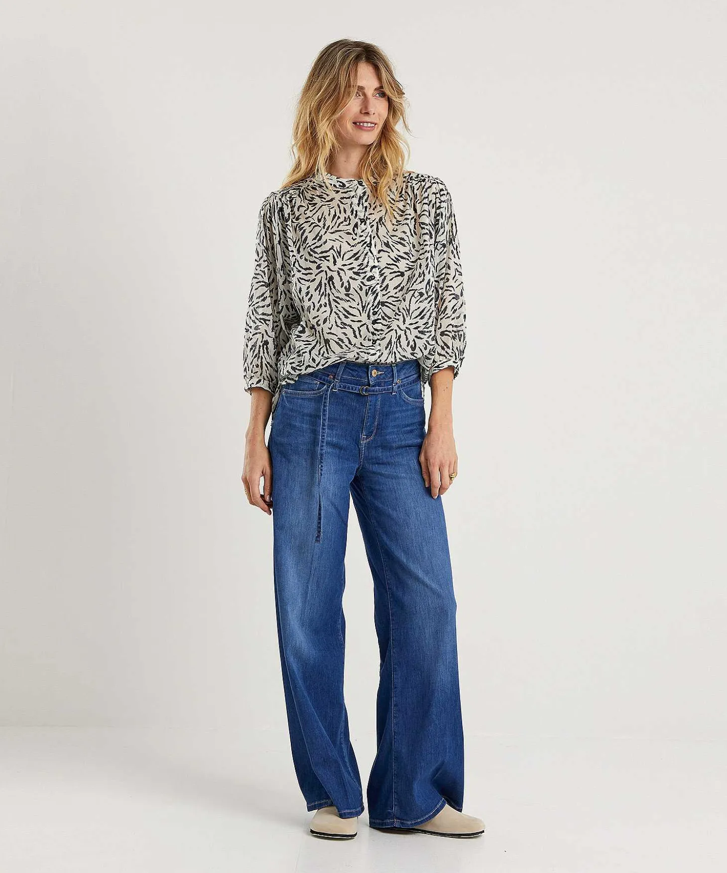moscow_cotton_voile_blous_1.webp Cotton Voile Blouse Butterfly*Moscow Online