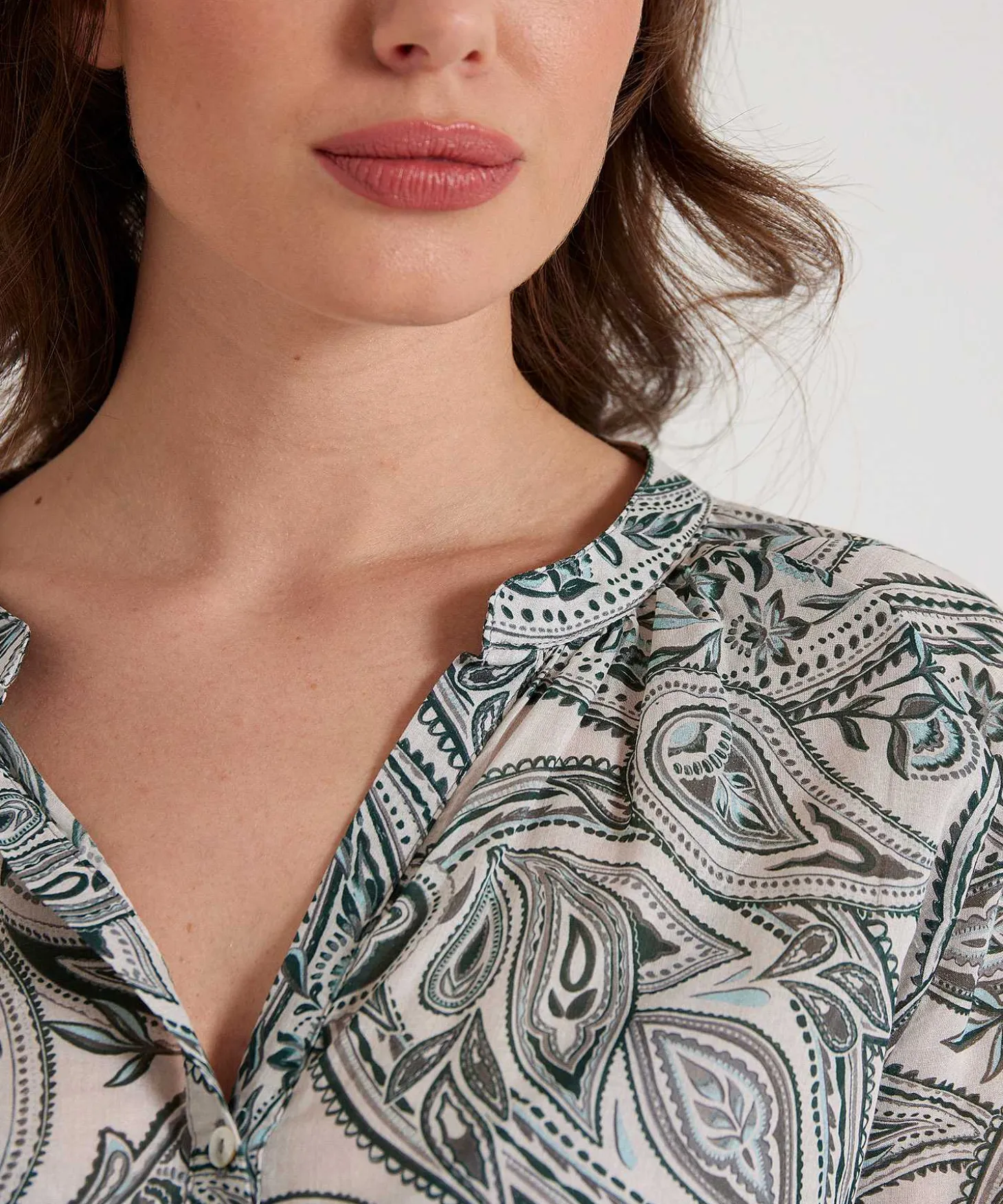no_mans_land_blouse_paisl_2-1.webp Blouse Paisley Print*No Man's Land Hot