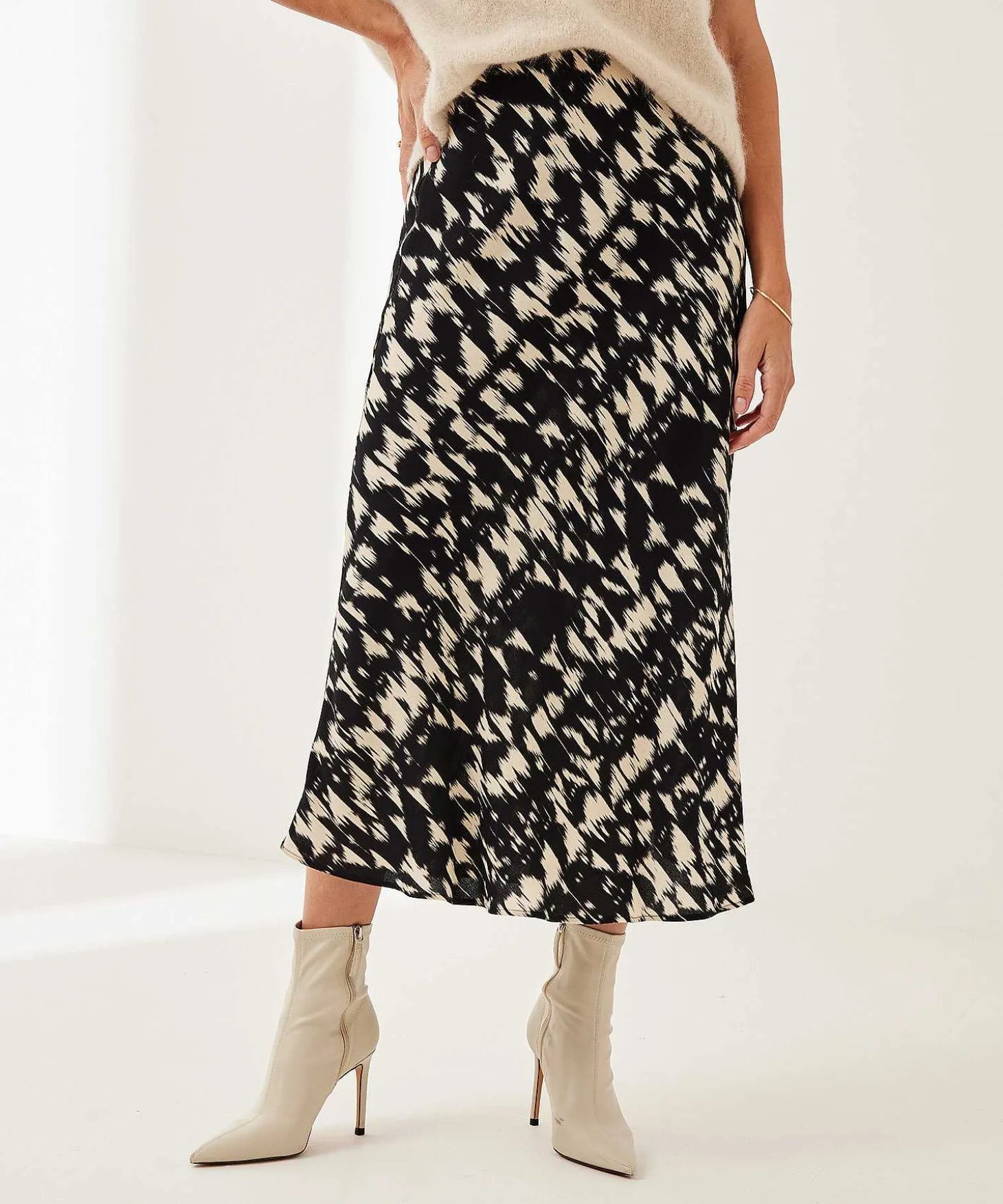 no_mans_land_skirt_viscos_0.webp Skirt Viscose Crepe Sweep Print*No Man's Land Sale