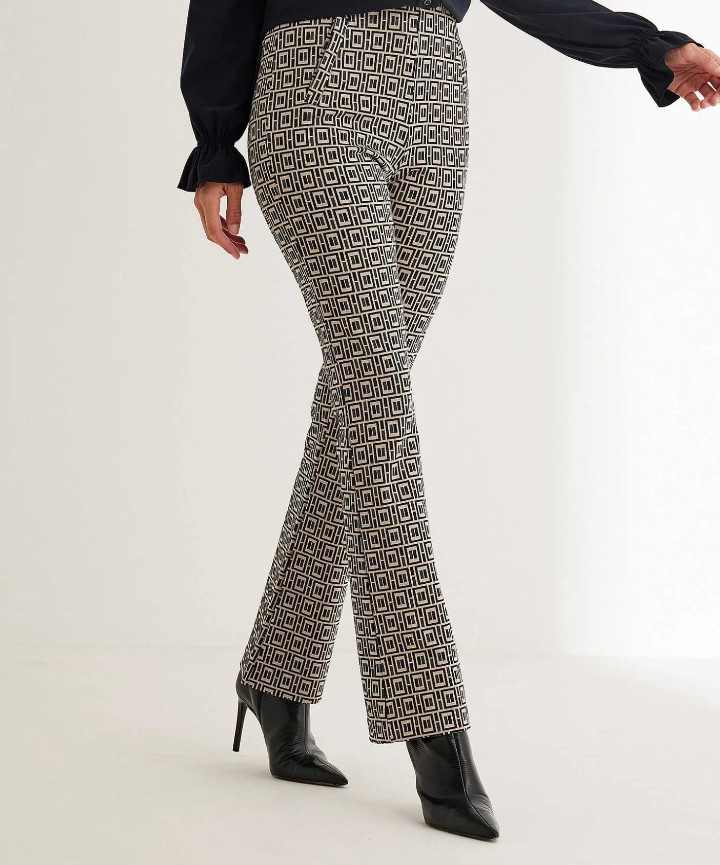 no_mans_land_trousers_jac_1.webp Trousers Jacquard Graphic*No Man's Land Shop