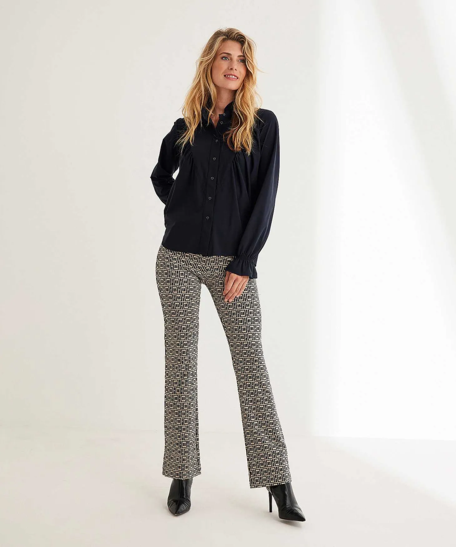 no_mans_land_trousers_jac_3.webp Trousers Jacquard Graphic*No Man's Land Shop
