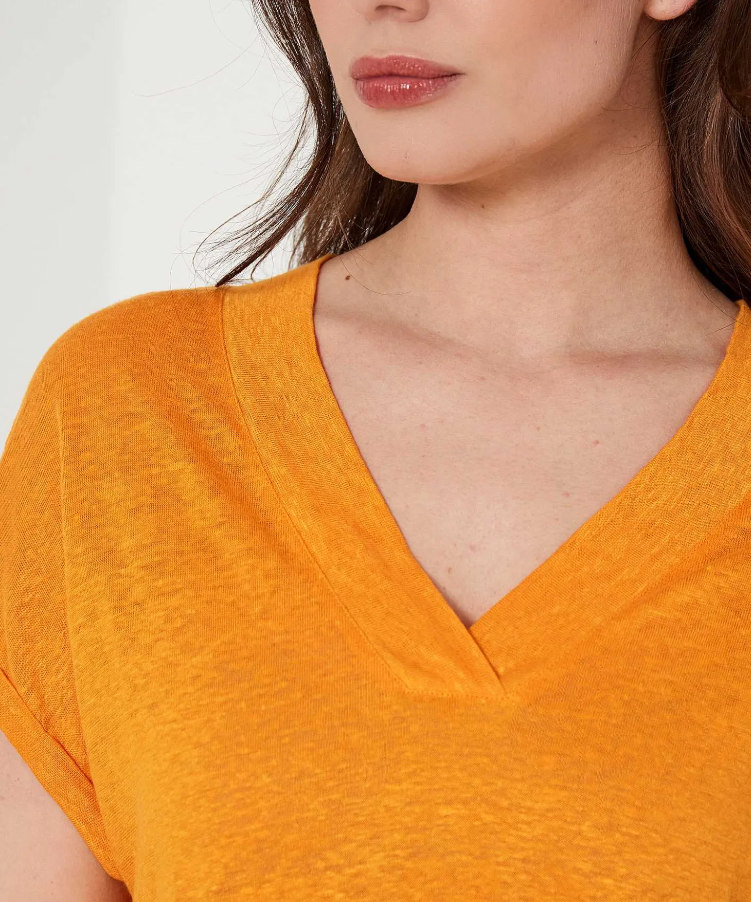 oui_linen_shirt_vneck_2-1.webp Linen Shirt V-Neck*OUI Sale