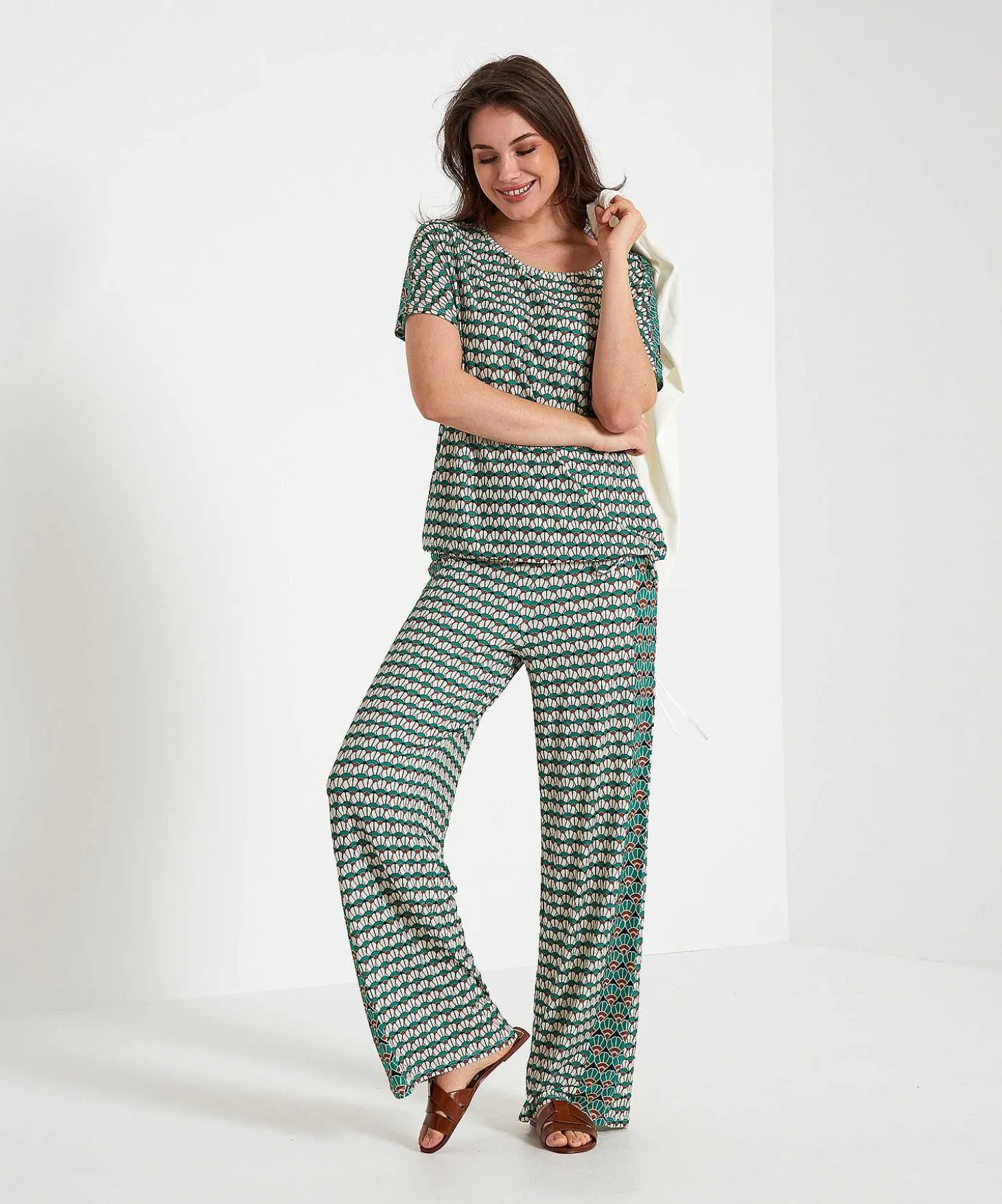 oui_slinky_wide_leg_pants_0.webp Slinky Wide Leg Pants Retro Print*OUI Best