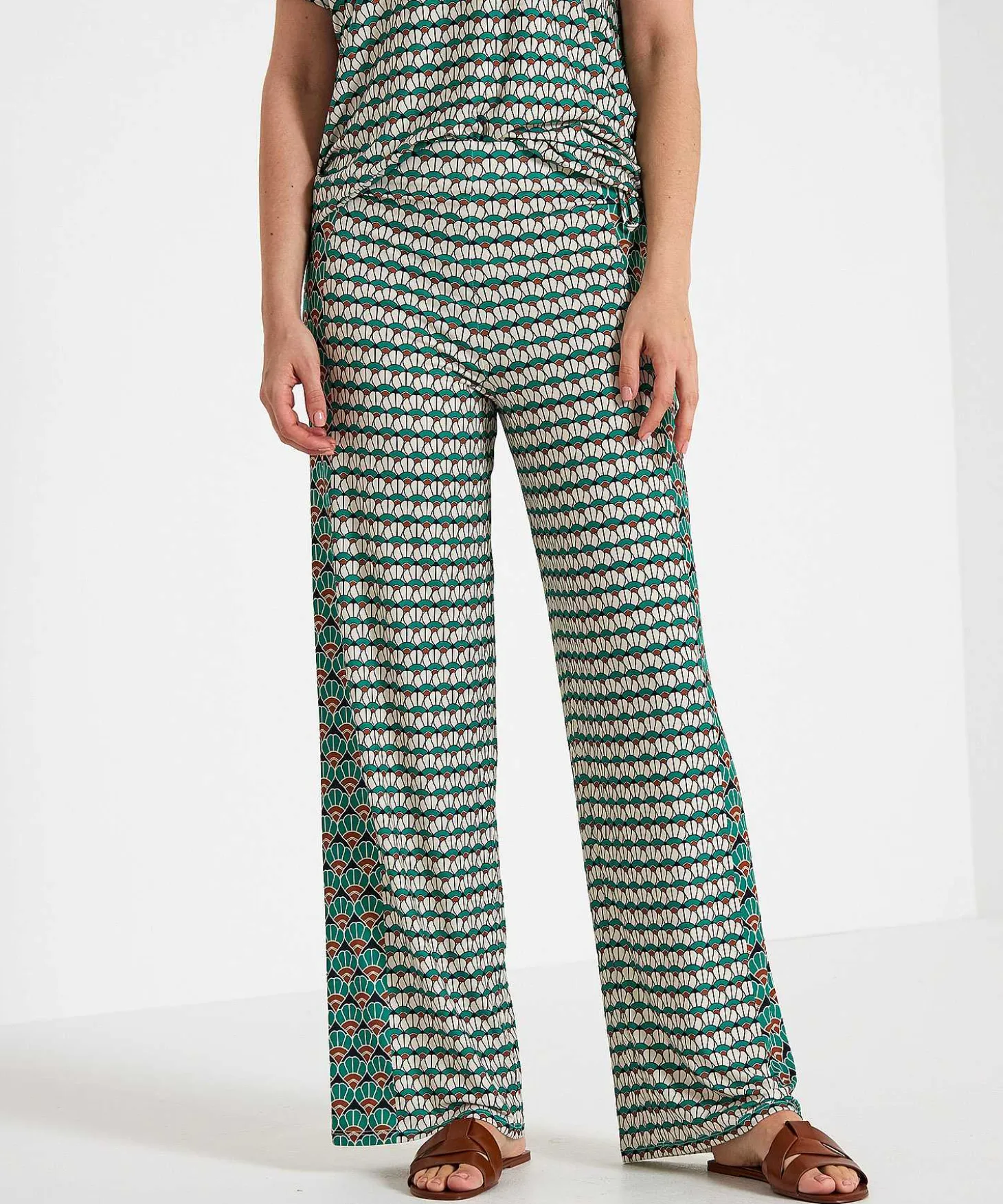 oui_slinky_wide_leg_pants_2.webp Slinky Wide Leg Pants Retro Print*OUI Best