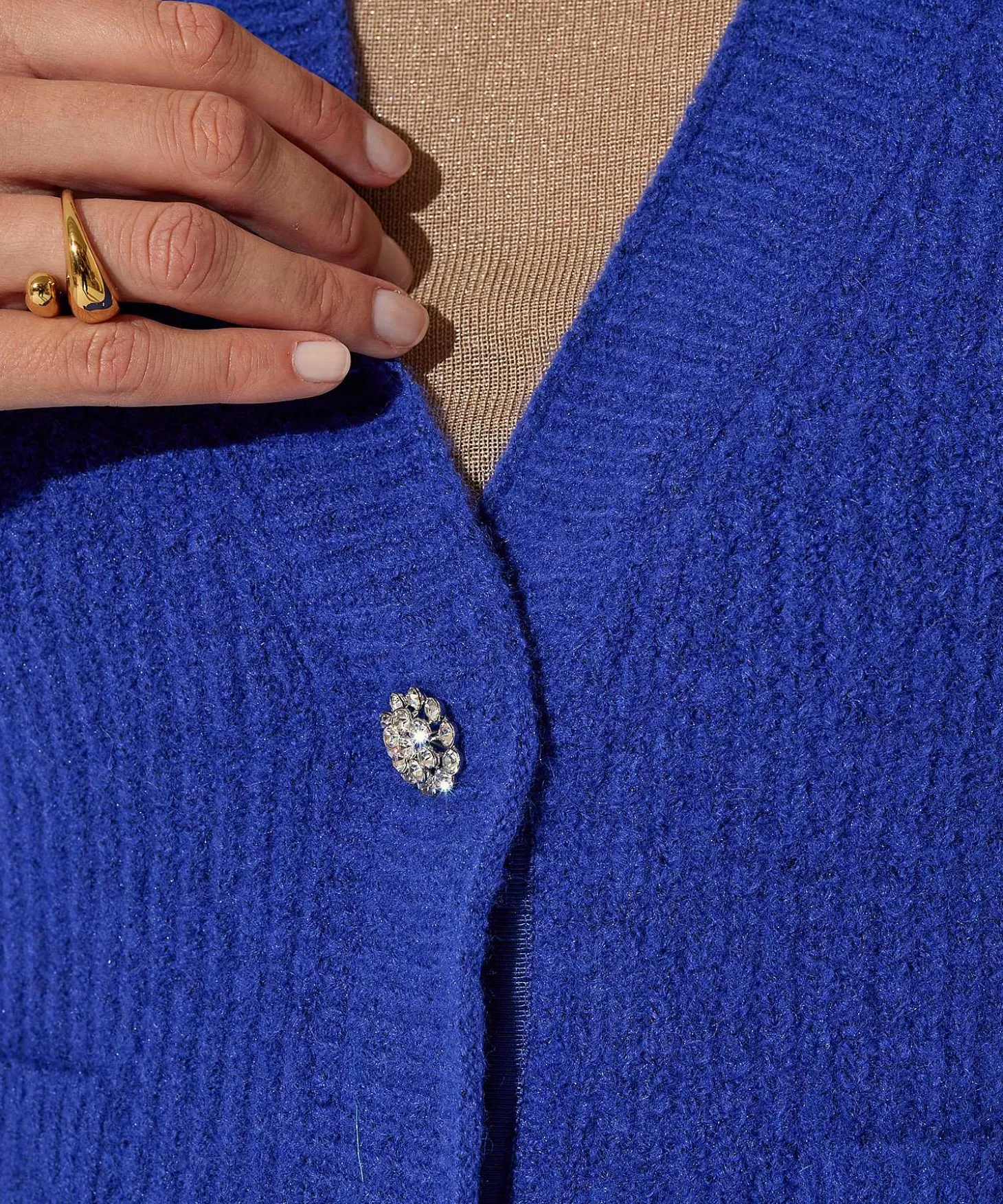 oui_vest_striking_buttons_2.webp Vest Striking Buttons*OUI Shop