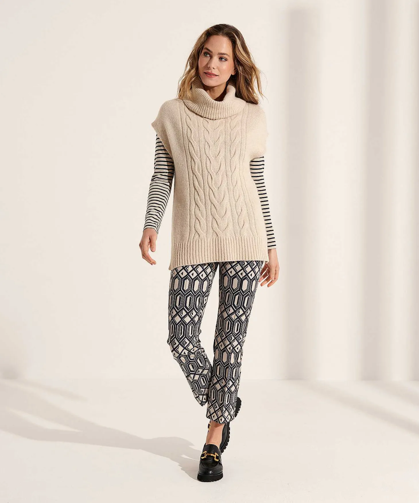rosner_cropped_pants_wint_1.webp Cropped Pants Winter Techno Alisa Print*Rosner Flash Sale