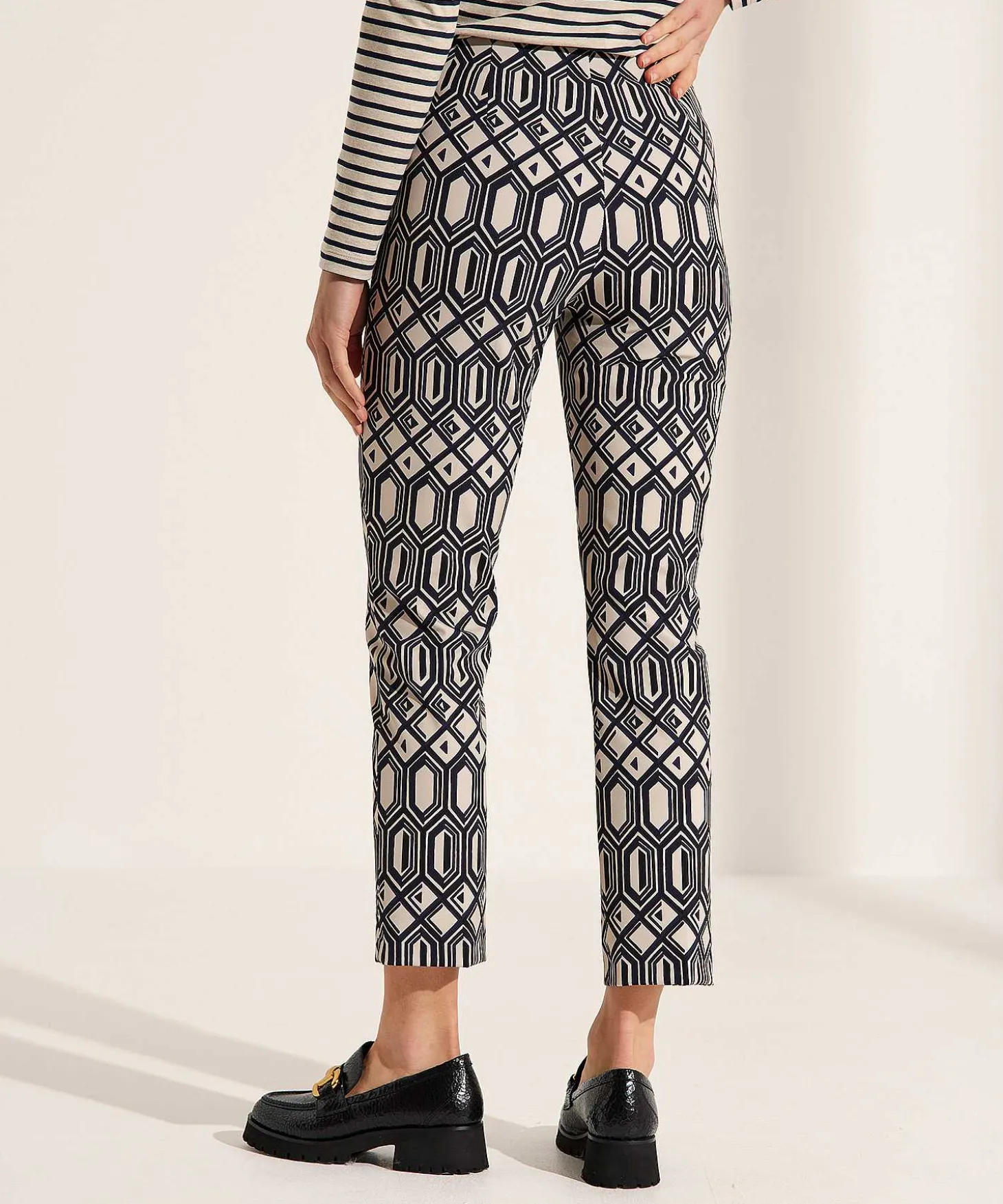 rosner_cropped_pants_wint_2.webp Cropped Pants Winter Techno Alisa Print*Rosner Flash Sale
