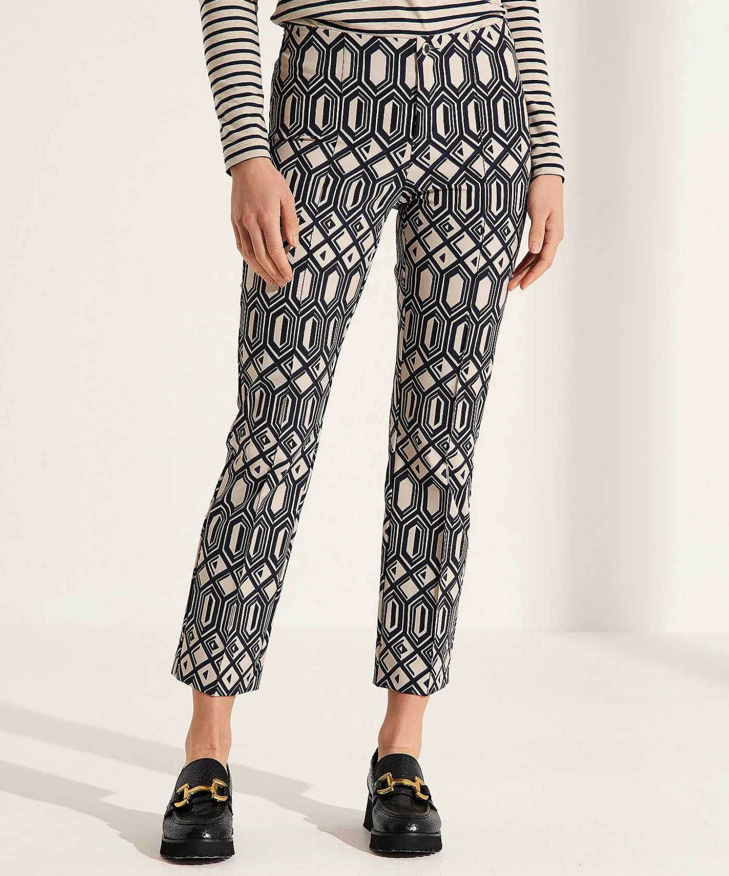 rosner_cropped_pants_wint_3.webp Cropped Pants Winter Techno Alisa Print*Rosner Flash Sale