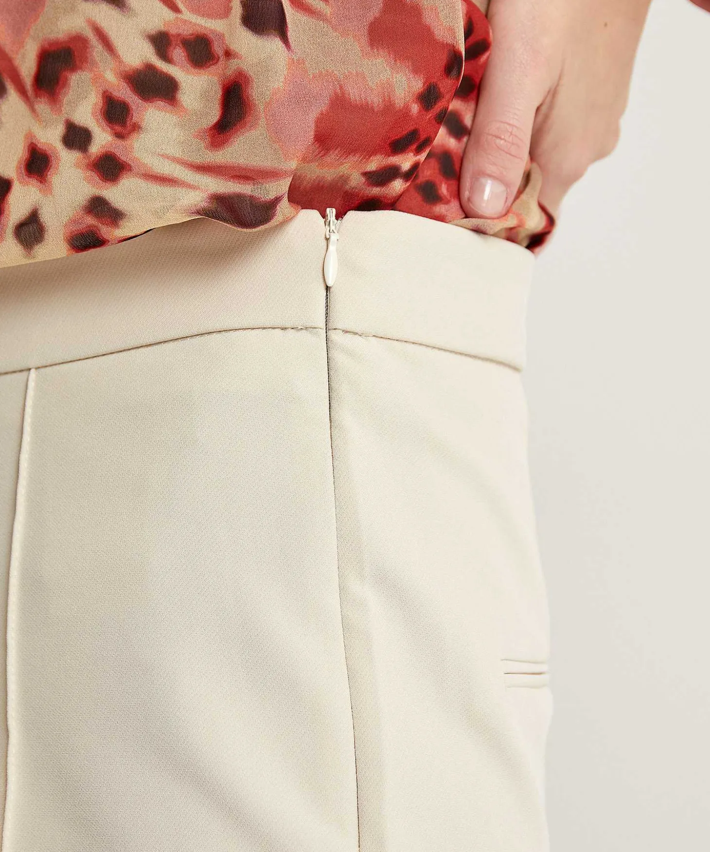 rosner_flared_pants_with__2.webp Flared Pants With Pintucks Audrey 1*Rosner Fashion
