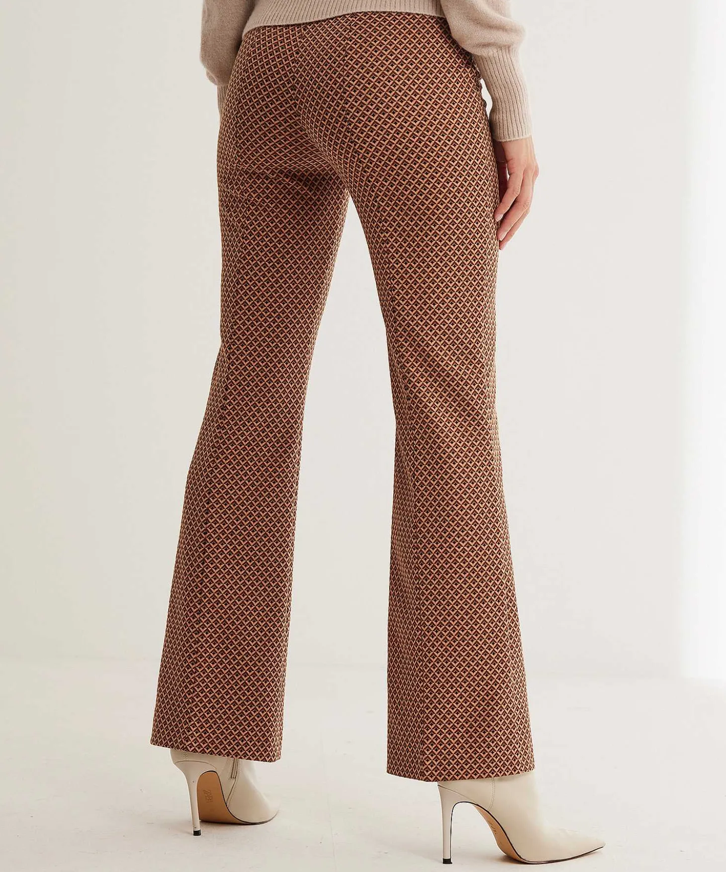 rosner_jacquard_flared_tr_2.webp Jacquard Flared Trousers Alisa*Rosner Best