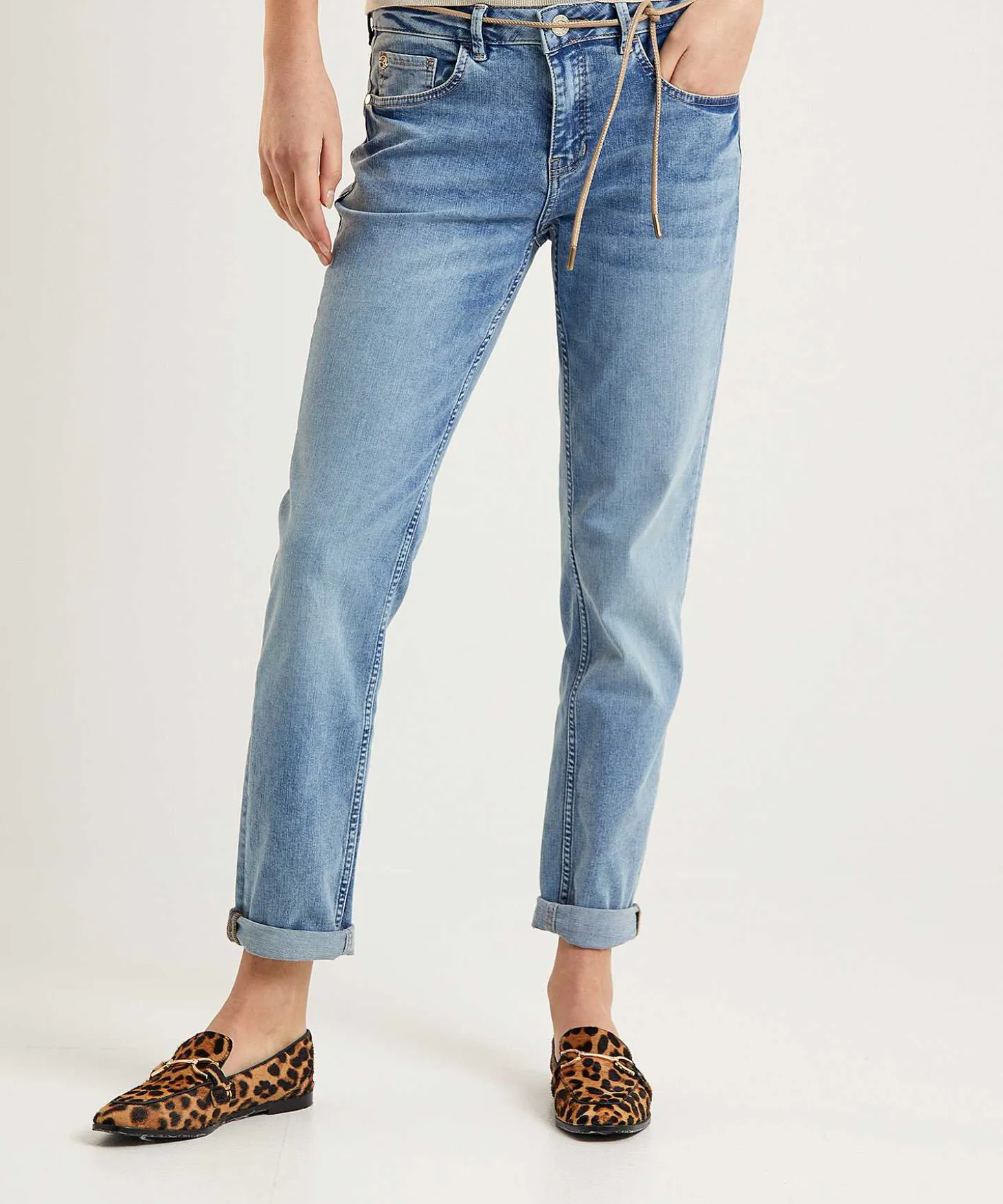 rosner_loose_fit_jeans_wi_0-1.webp Loose Fit Jeans With Belt Masha*Rosner New