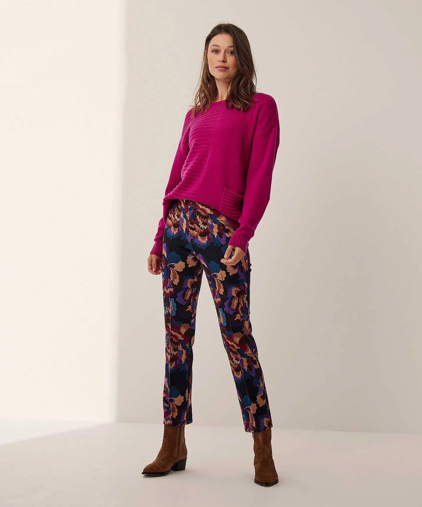 rosner_pants_scuba_flower_3.webp Pants Scuba Flower Print Alisa*Rosner Outlet