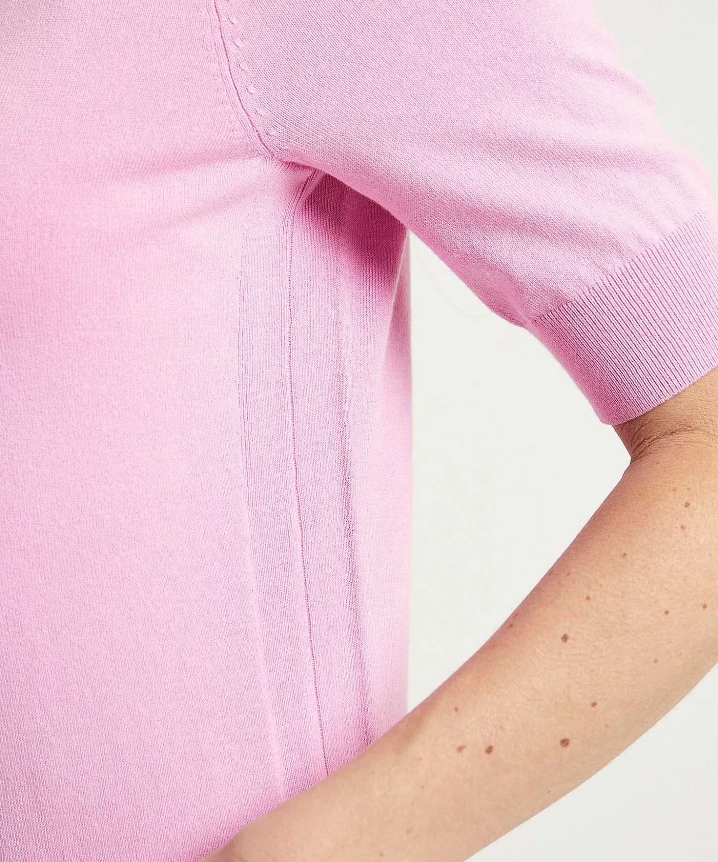 short_sleeve_sweater_2-1.webp Short Sleeve Sweater** Outlet