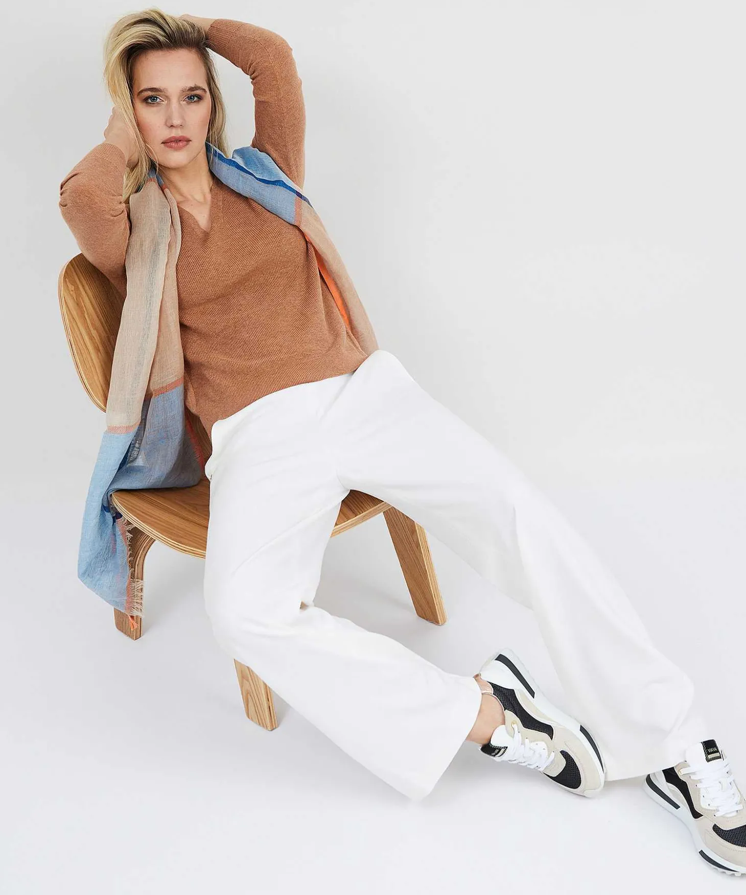 sweater_vneck_silk_3.webp Sweater V-Neck Silk** Cheap