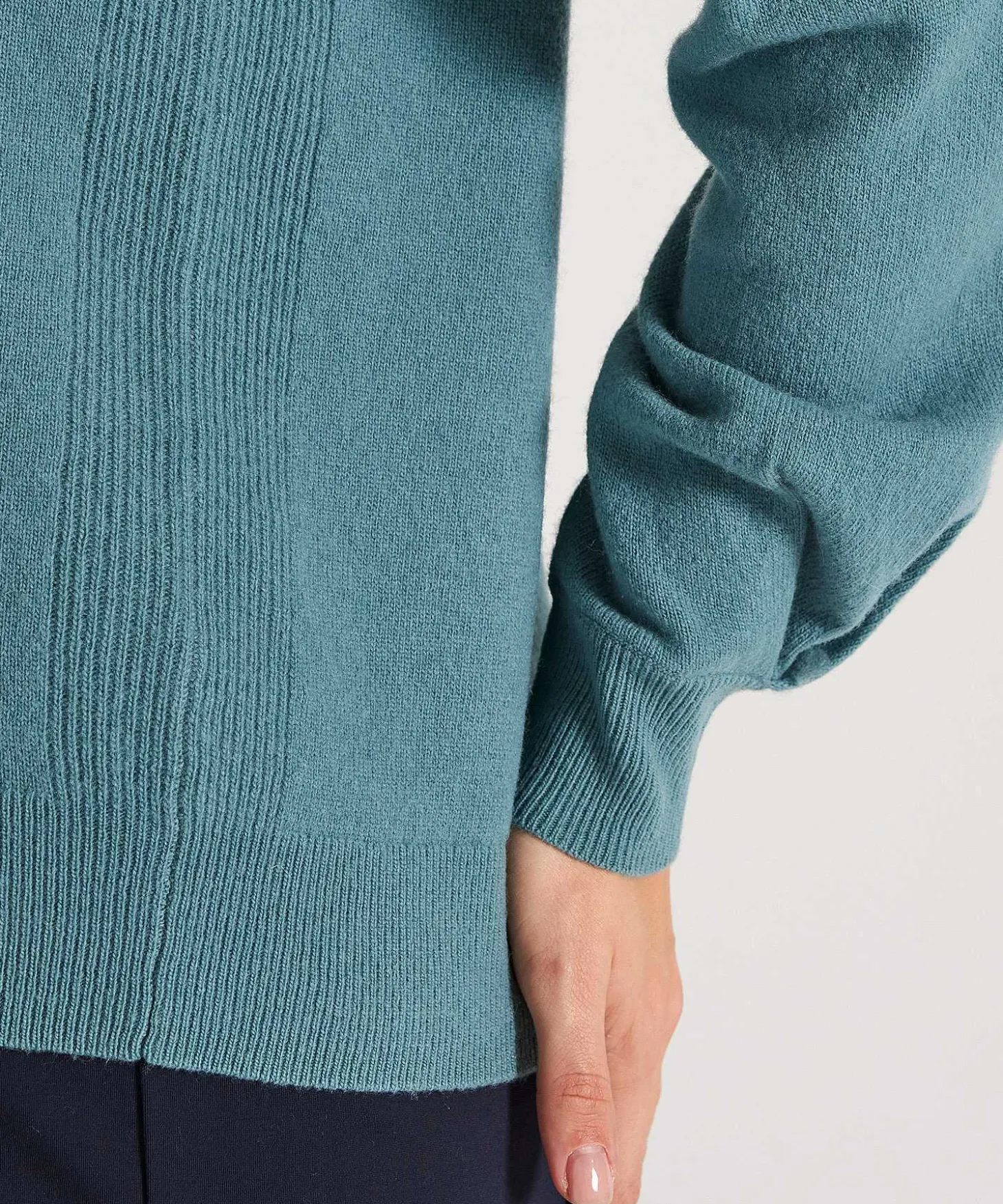 sweater_vneck_wool_2-2.webp Sweater V-Neck Wool** Hot