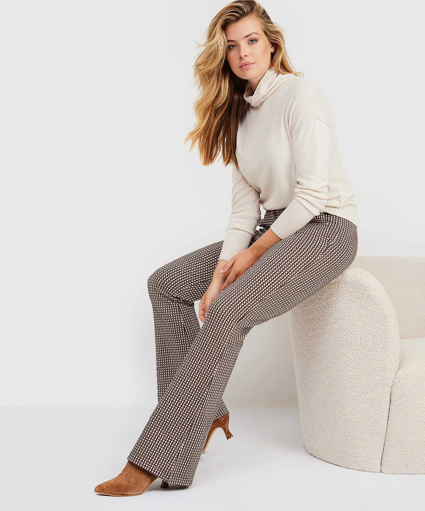 turtleneck_rolled_collar_1.webp Turtleneck Rolled Collar** Best