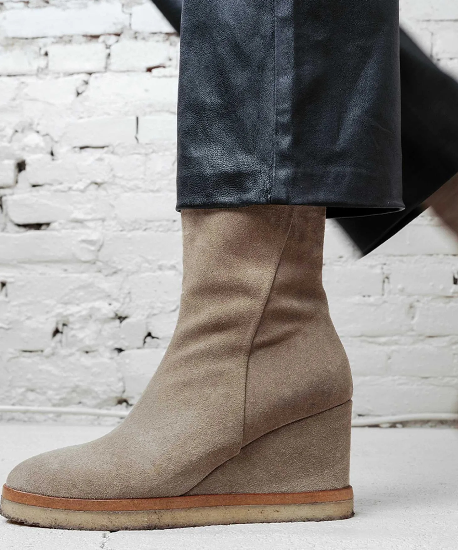 via_vai_suede_wedge_heel__1.webp Suede Wedge Heel Boot Aura Miley*VIA VAI Best